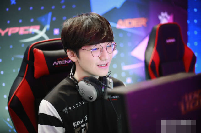 包含Rookie与40激战G2分钟,败北胜负难料!,费德勒焦点对战全场沸腾不已的词条 包含Rookie与40激战G2分钟,败北胜负难料!,费德勒焦点对战全场沸腾不已的词条