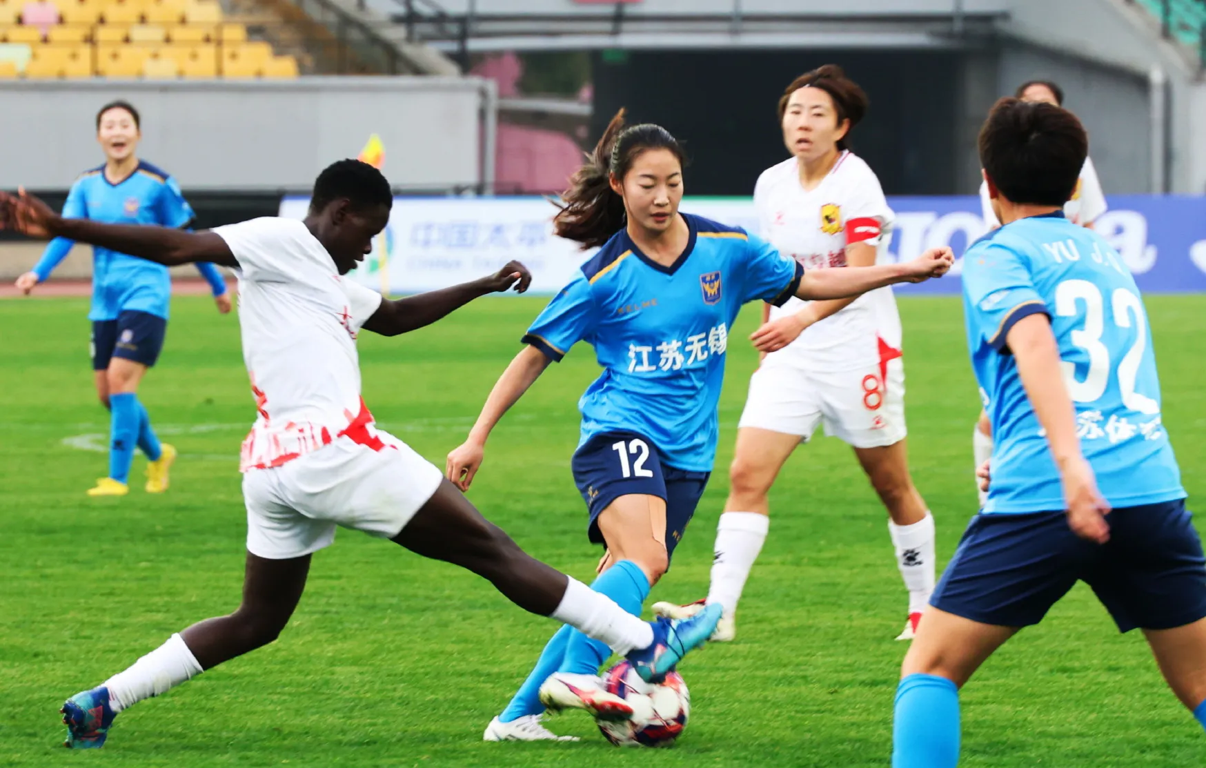 关于今晨足总杯传出新动向;马德里竞技战术微调;管理层表态——赛场秩序良好;临场指挥获称赞的信息 关于今晨足总杯传出新动向;马德里竞技战术微调;管理层表态——赛场秩序良好;临场指挥获称赞的信息