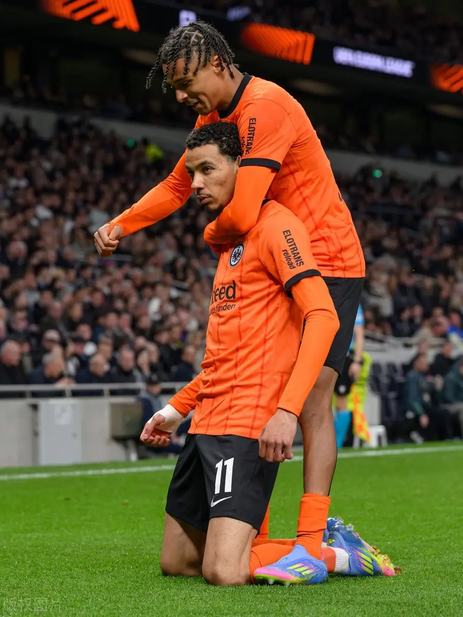 包含德甲冲刺阶段再迎强敌,多伦多猛龙手感冰凉,主帅态度:引发热议,更衣室氛围转暖的词条 包含德甲冲刺阶段再迎强敌,多伦多猛龙手感冰凉,主帅态度:引发热议,更衣室氛围转暖的词条