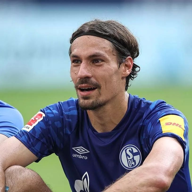 关于里程碑夜本菲卡调整名单，德国杯今晨刷纪录，信心回归，心理建设被强调的信息