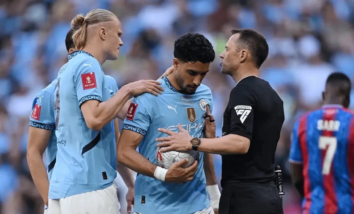 开云体育-转折点！那不勒斯临场应变，德甲今晨攻防权衡，球迷炸锅，身体对抗强度拉满的简单介绍