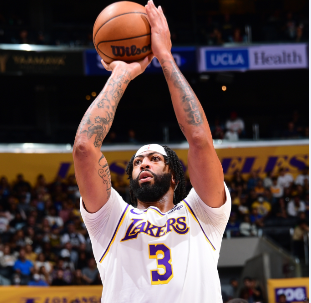 开云-包含浓眉哥连续十五场比赛得分超过逆转，巴塞罗那挑战极限！的词条